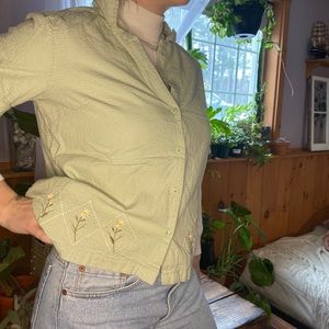 Light green flower embroidered short sleeved
